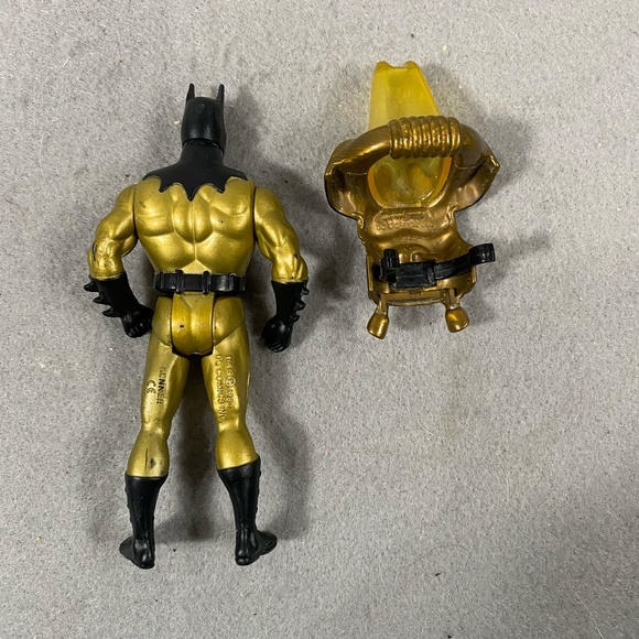 Vintage 1990 Batman DC Comic Kenner Gold Suit Action Figure W/ Helmet - Picture 4 of 6